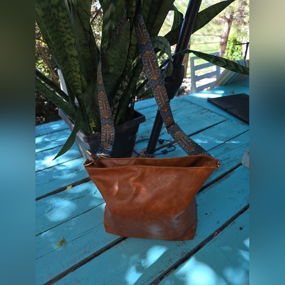 Vegan Leather Purse with Peacock strap - Picture 3 of 5